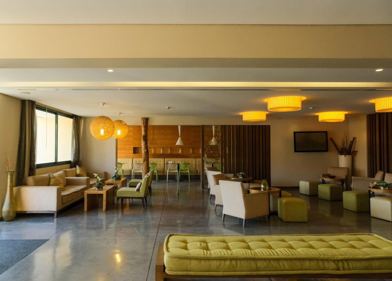 Country Lodge Hotel & Resort Beiroet Buitenkant foto