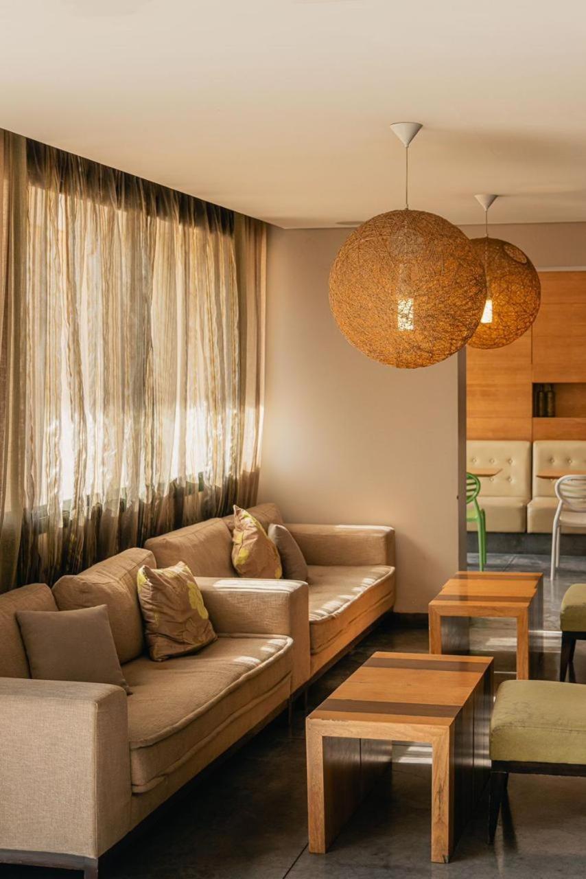 Country Lodge Hotel & Resort Beiroet Buitenkant foto