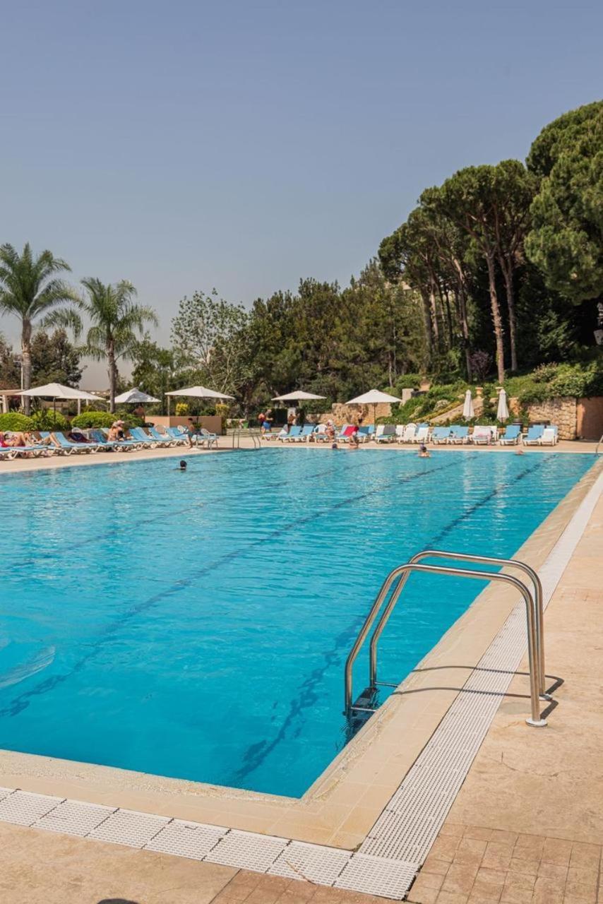 Country Lodge Hotel & Resort Beiroet Buitenkant foto